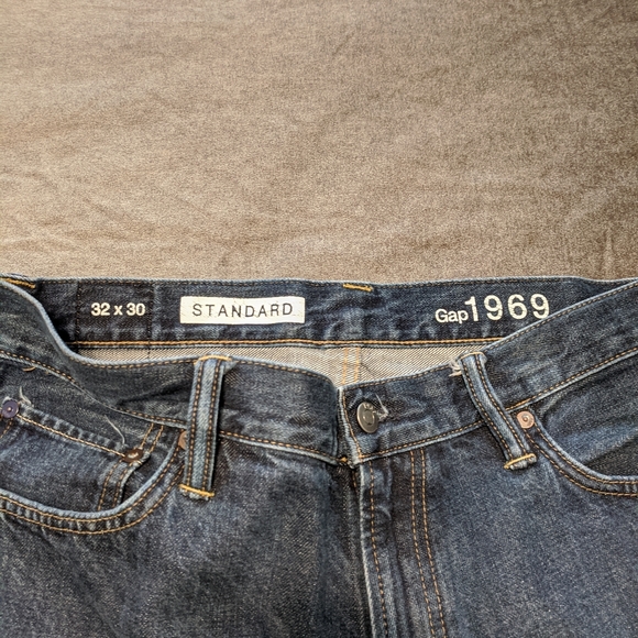 Gap jeans size 32x30 standard fit - Picture 2 of 3